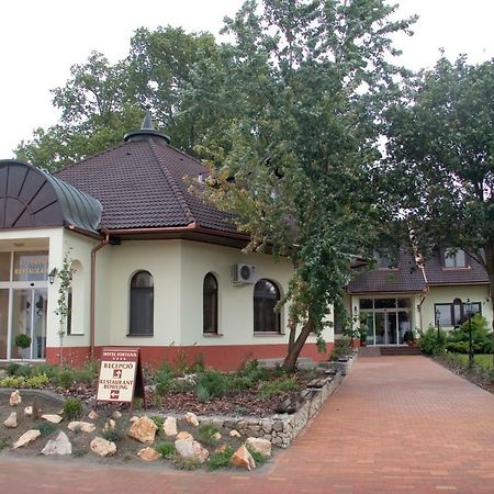 Hotel Fortuna Dávod 외부 사진