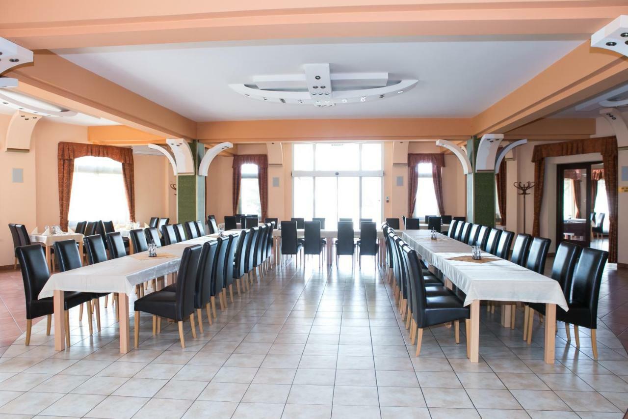 Hotel Fortuna Dávod 외부 사진