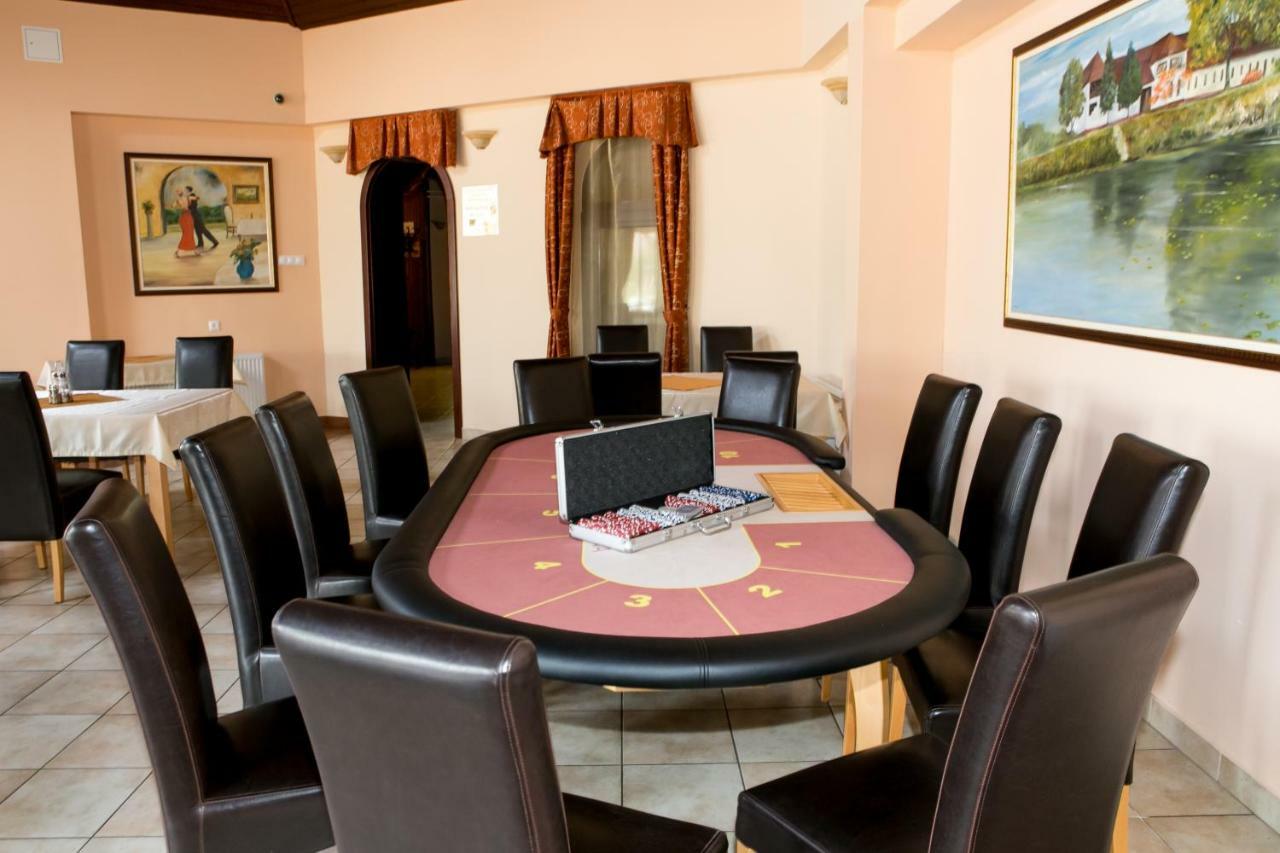 Hotel Fortuna Dávod 외부 사진