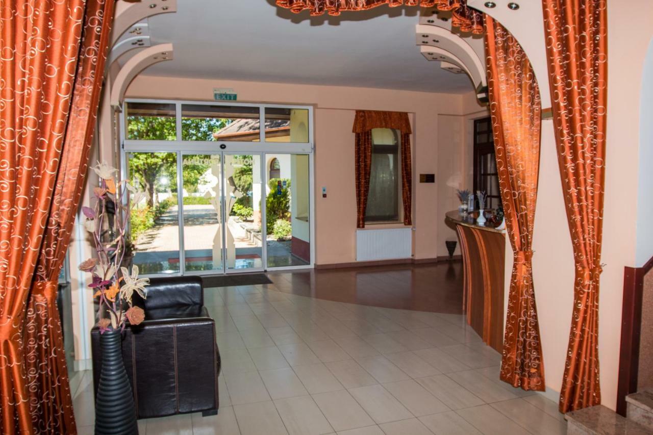 Hotel Fortuna Dávod 외부 사진